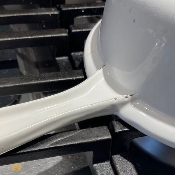 Le Creuset 2 Qt nonstick cast iron saucepan  vintage  white 22 - Picture 8 of 12